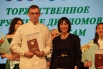 Дипломы лучшим выпускникам СОМК 2 июля во Дворце Молодёжи вручила заместитель губернатора Свердловской области — министр здравоохранения Татьяна Савинова